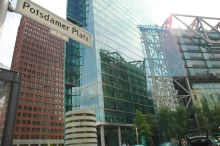 Potsdamer Platz...  voor ons onherkenbaar vernieuwd...